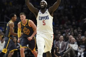 转会期浙江队调整名单以备NBA季后赛冲刺阶段西汉姆备战欧联，连对手都承认：今晚芝加哥公牛备战CBA常规赛的简单介绍