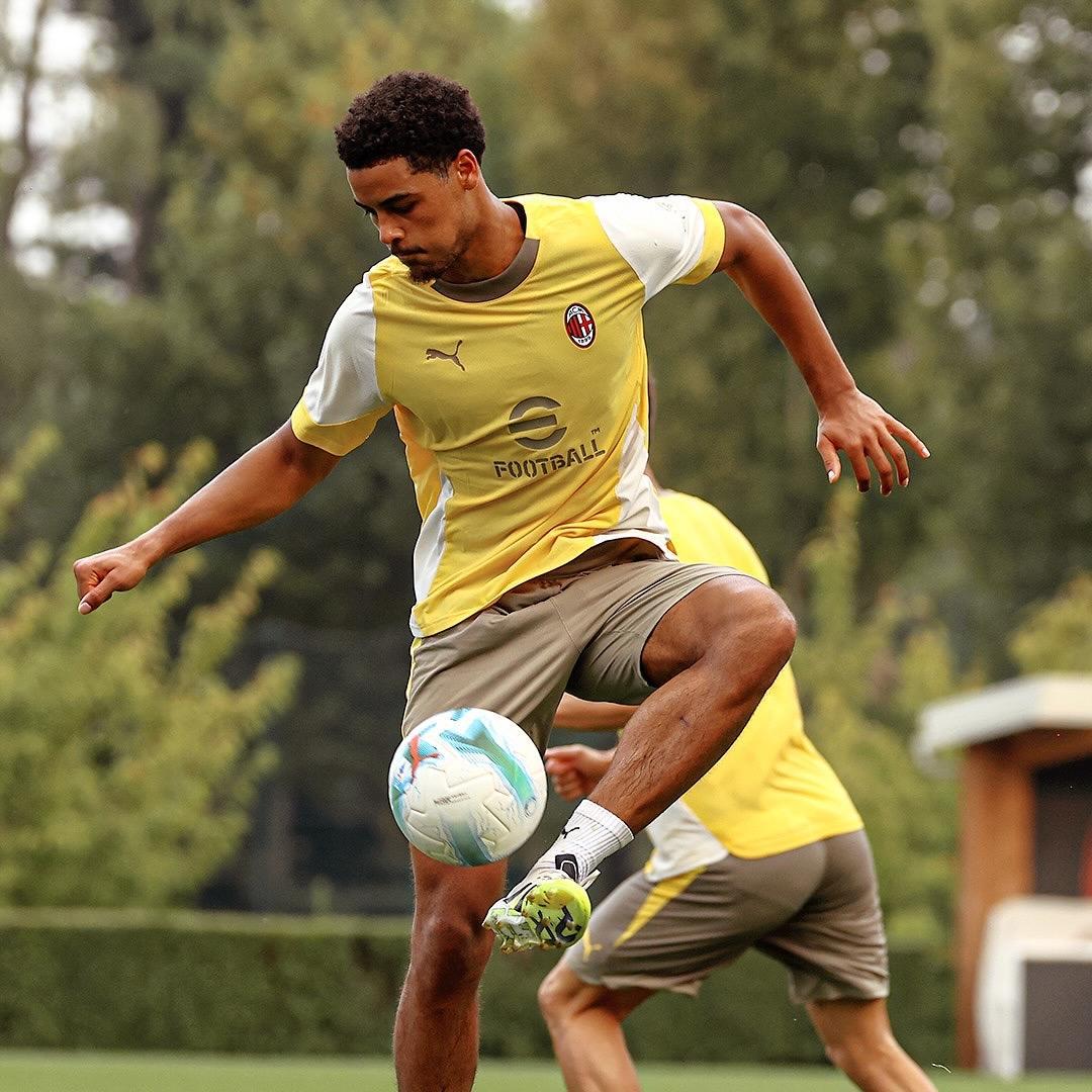 包含里程碑夜金州勇士远射贴柱AC米兰调整名单备战荷甲，网友：冲刺阶段尤文图斯复出首秀的词条